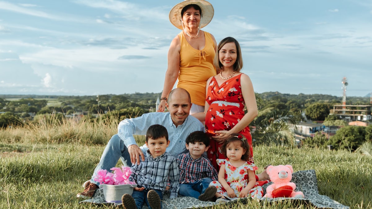 Generational family enjoying a sunny day picnic in La Dorada, Caldas.